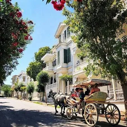 Princes’ Islands Without the Crowds: A Weekend Escape Among Historic Mansions