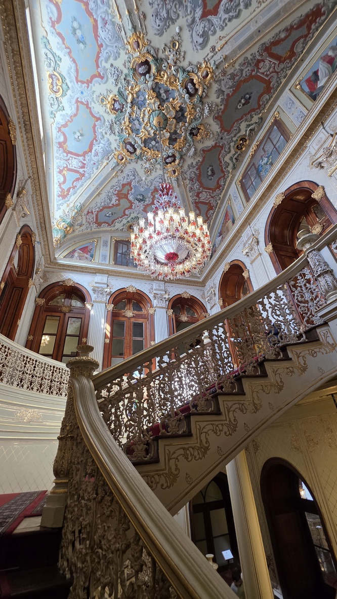 Dolmabahçe to Yıldız: The Last Ottoman Palaces of Istanbul Dolmabahçe to Yıldız: The Last Ottoman Palaces of Istanbul